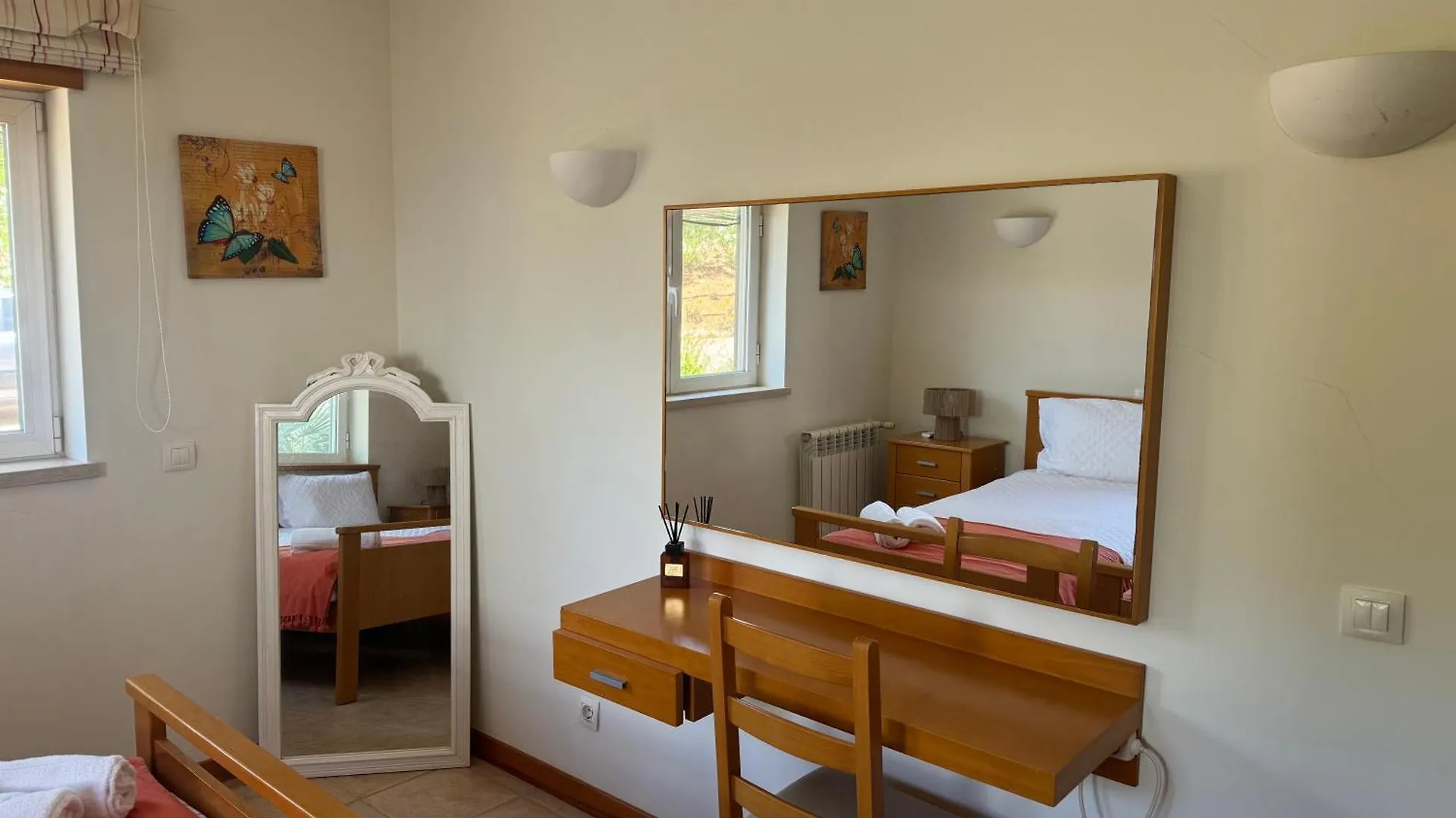 Lovely 3 Bedroom Villa With Pool In Great Location Odiáxere