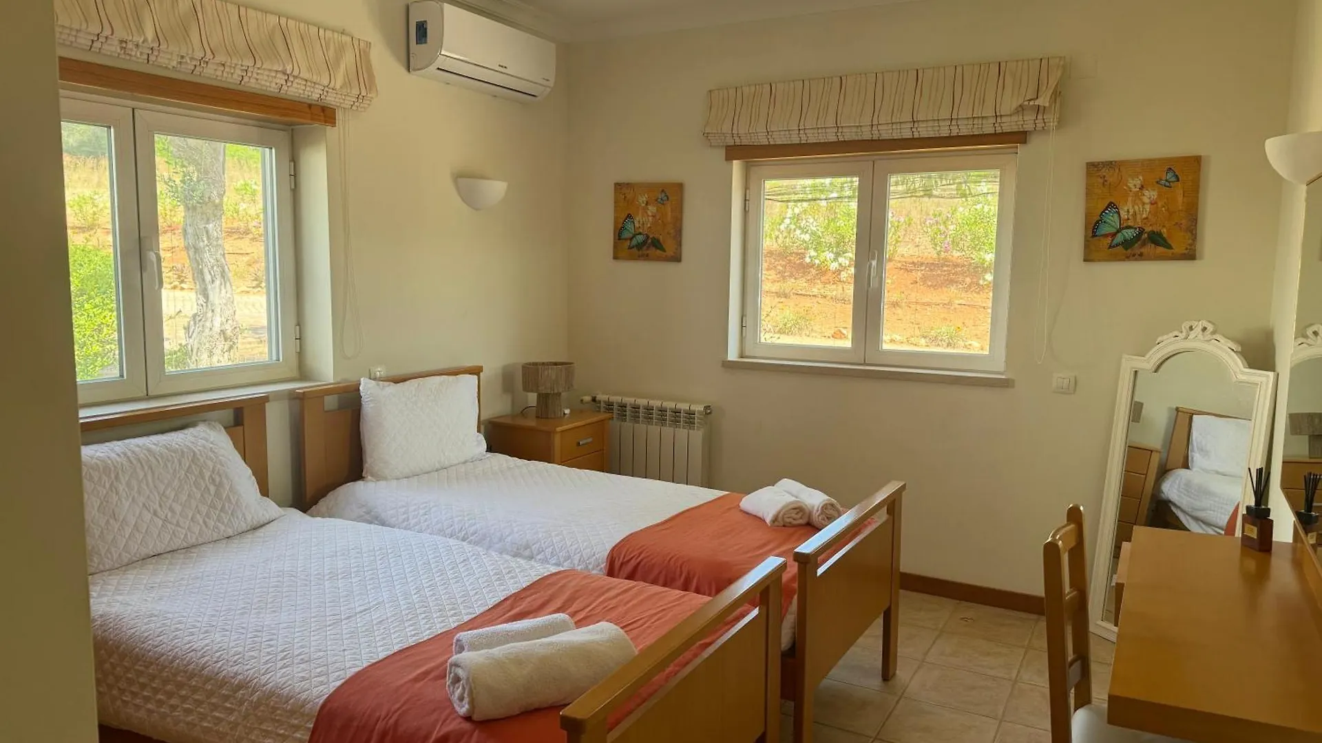 Lovely 3 Bedroom Villa With Pool In Great Location Odiáxere Portugal