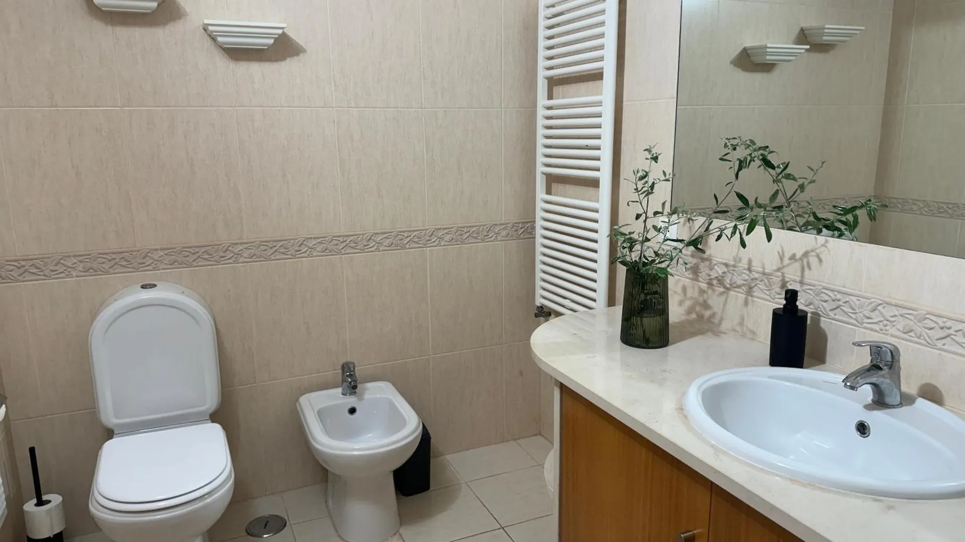 Lovely 3 Bedroom Villa With Pool In Great Location Odiáxere