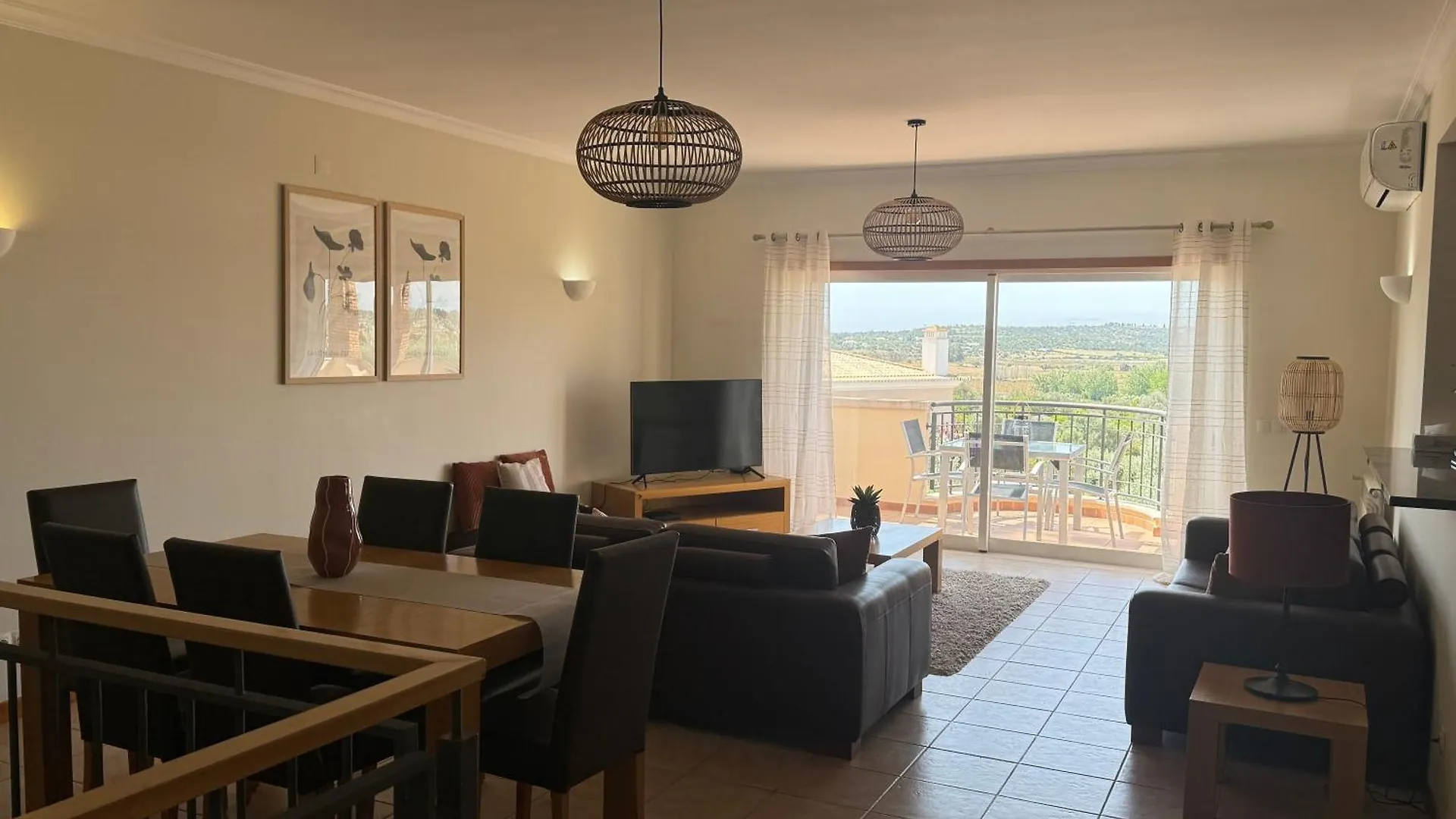 Lovely 3 Bedroom Villa With Pool In Great Location Odiáxere