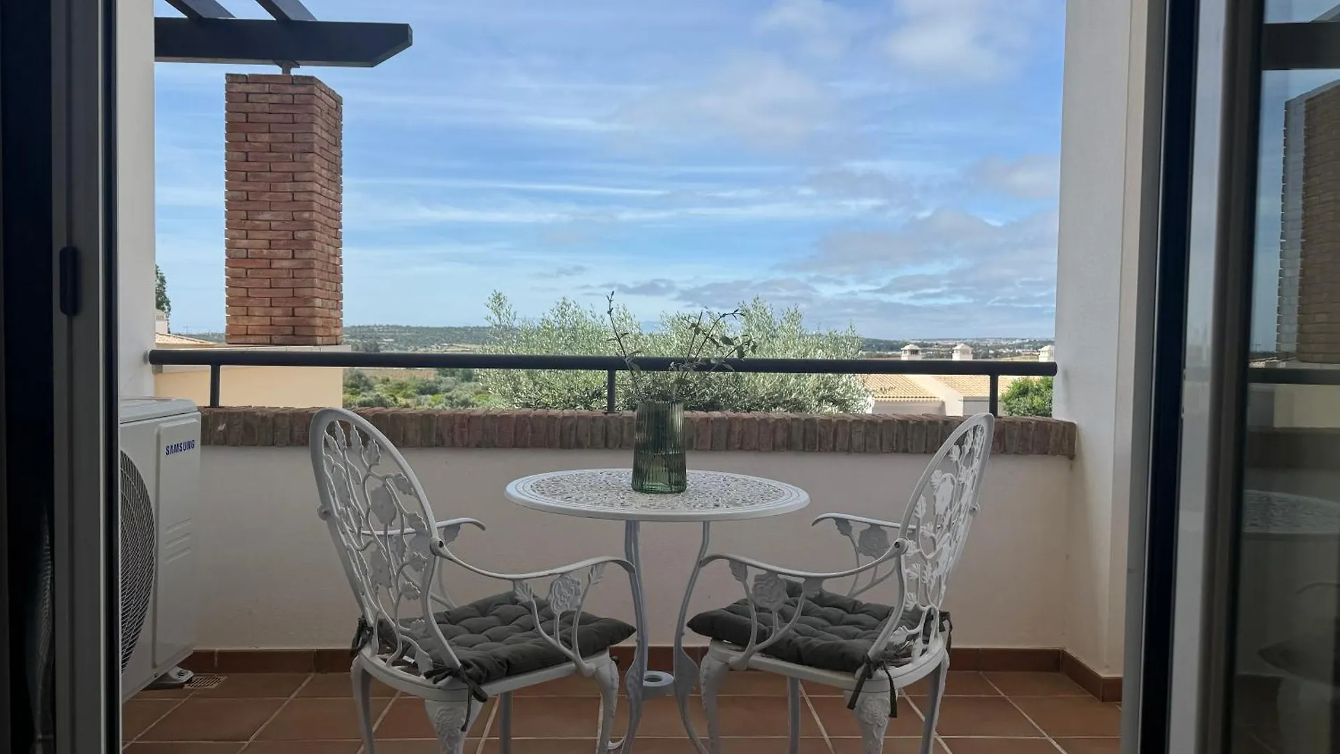 Lovely 3 Bedroom Villa With Pool In Great Location Odiáxere